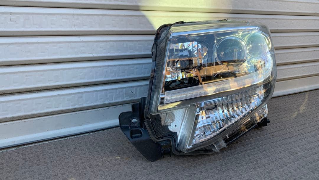 タントカスタム　左ヘッドライト　LA600S