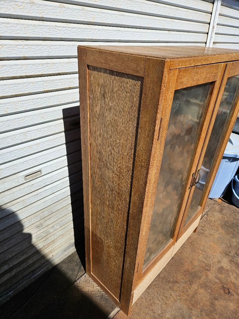 ジャパンヴィンテージ 古いガラスの戸棚 飾り棚 水屋箪笥 食器棚 本棚