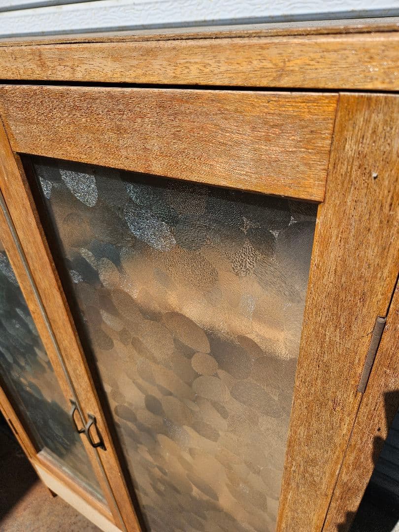 ジャパンヴィンテージ 古いガラスの戸棚 飾り棚 水屋箪笥 食器棚 本棚