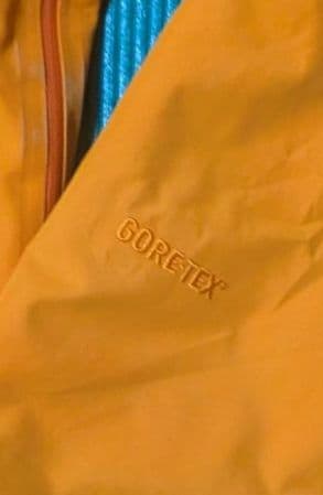 patagonia 女性用スキーウェア オレンジ