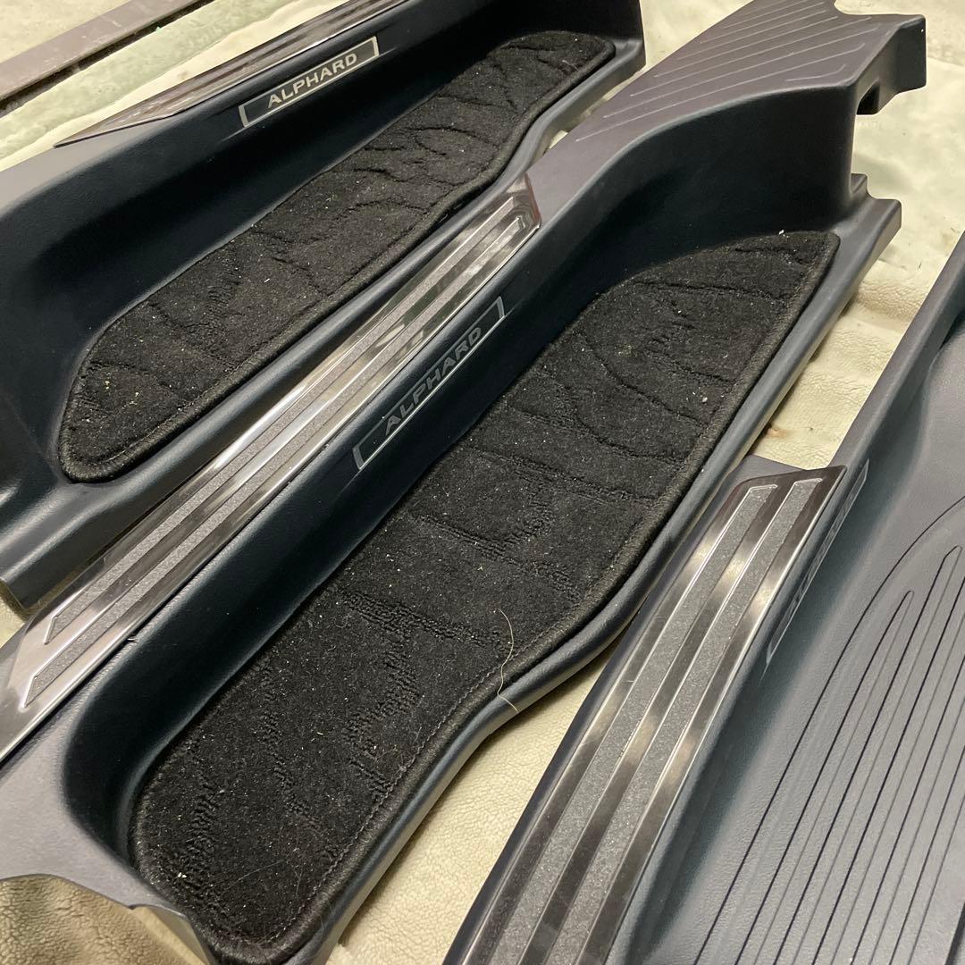 アルファード 30 純正　スカッフプレート社外マット、ステップ付