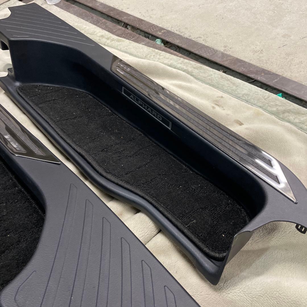 アルファード 30 純正　スカッフプレート社外マット、ステップ付