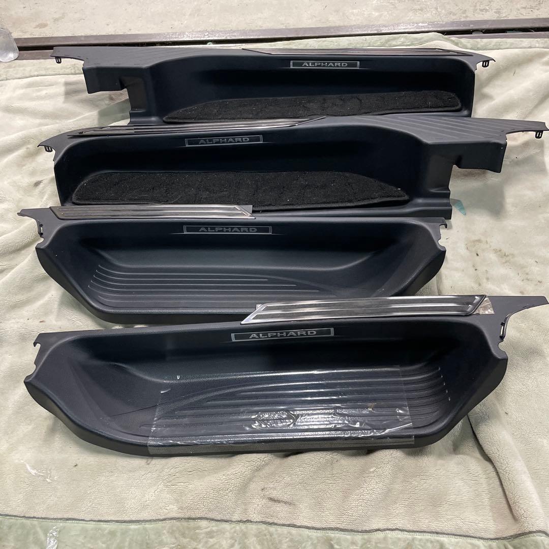 アルファード 30 純正　スカッフプレート社外マット、ステップ付