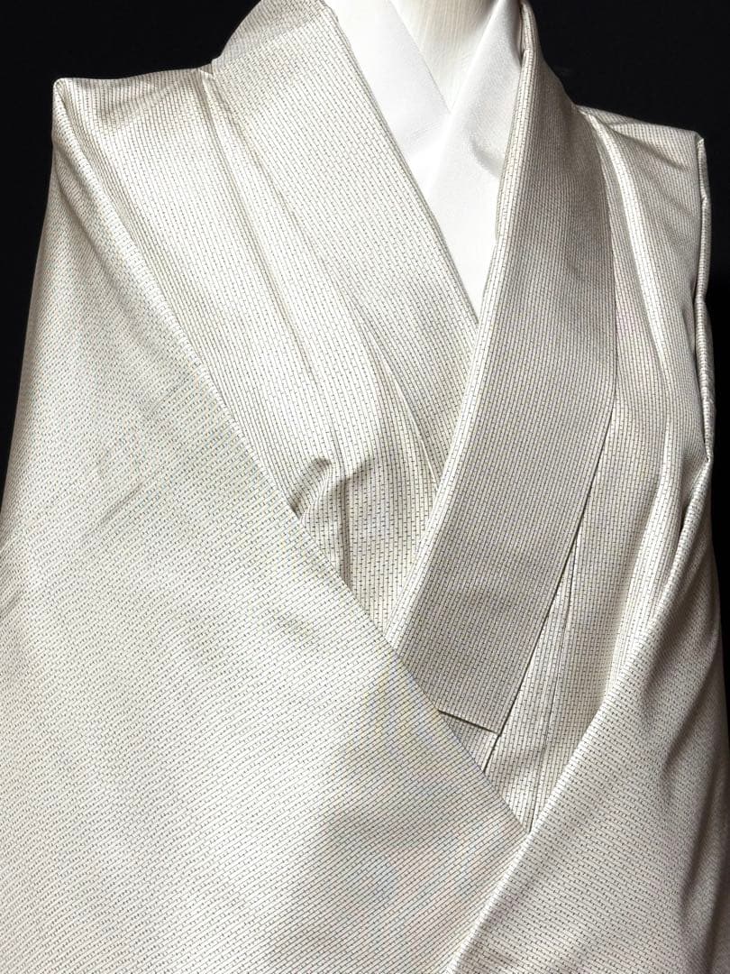 逸品　美品　和服　正絹　絣模様(白)大島紬アンサンブル(羽織紐)早い者勝ち