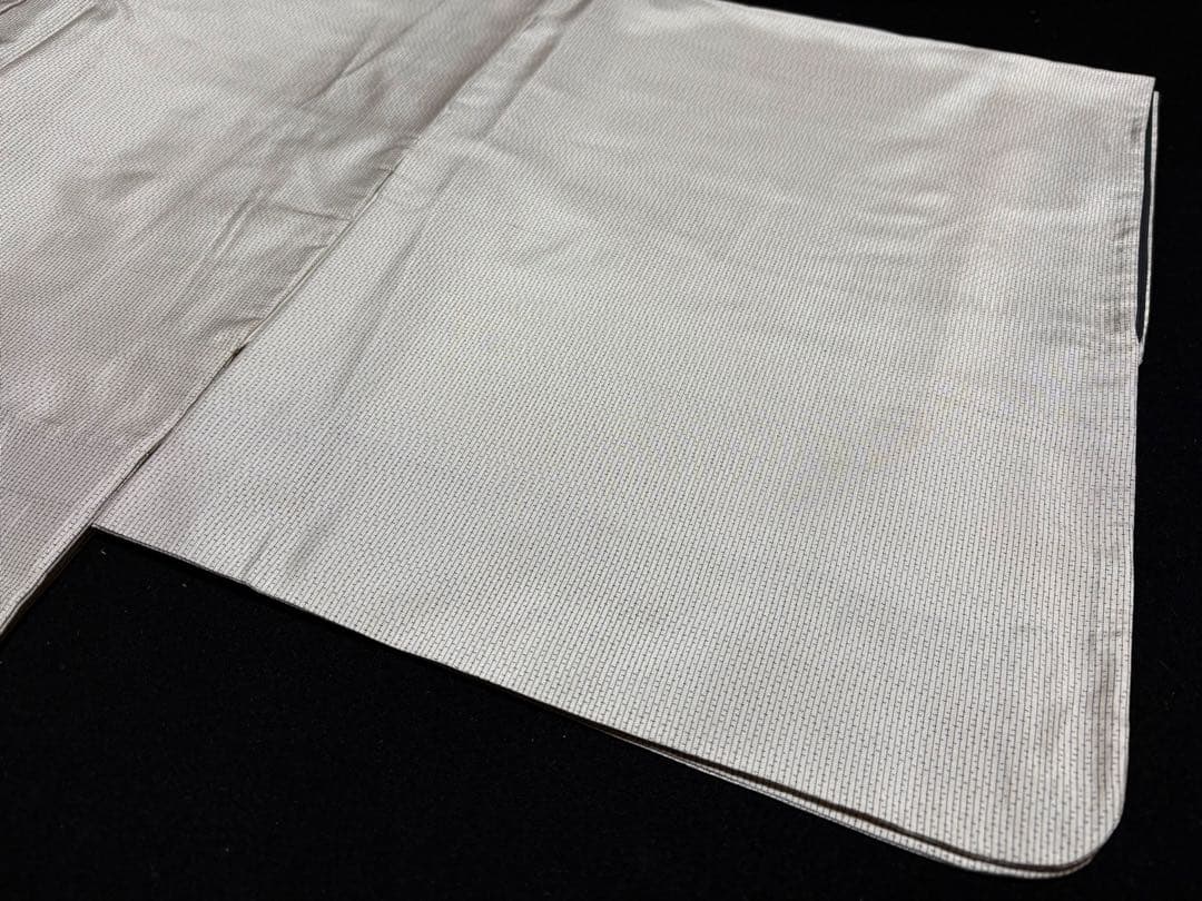 逸品　美品　和服　正絹　絣模様(白)大島紬アンサンブル(羽織紐)早い者勝ち
