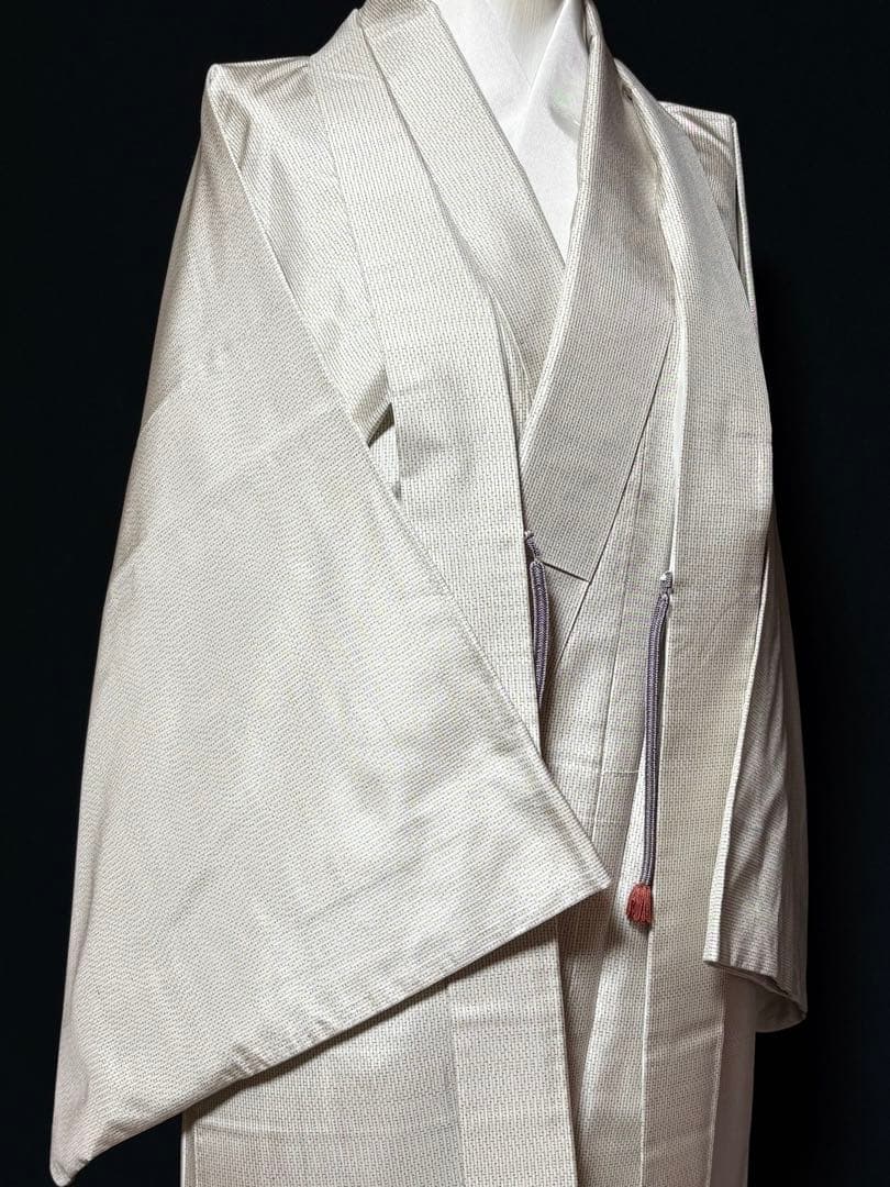 逸品　美品　和服　正絹　絣模様(白)大島紬アンサンブル(羽織紐)早い者勝ち