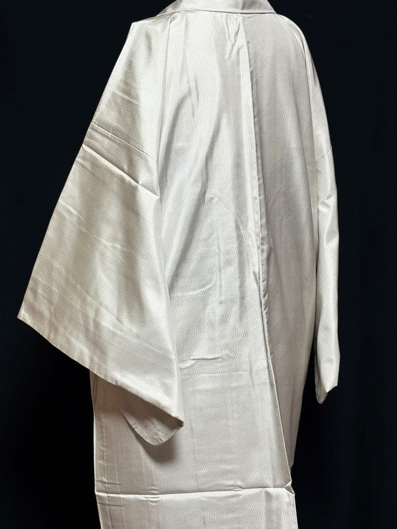 逸品　美品　和服　正絹　絣模様(白)大島紬アンサンブル(羽織紐)早い者勝ち