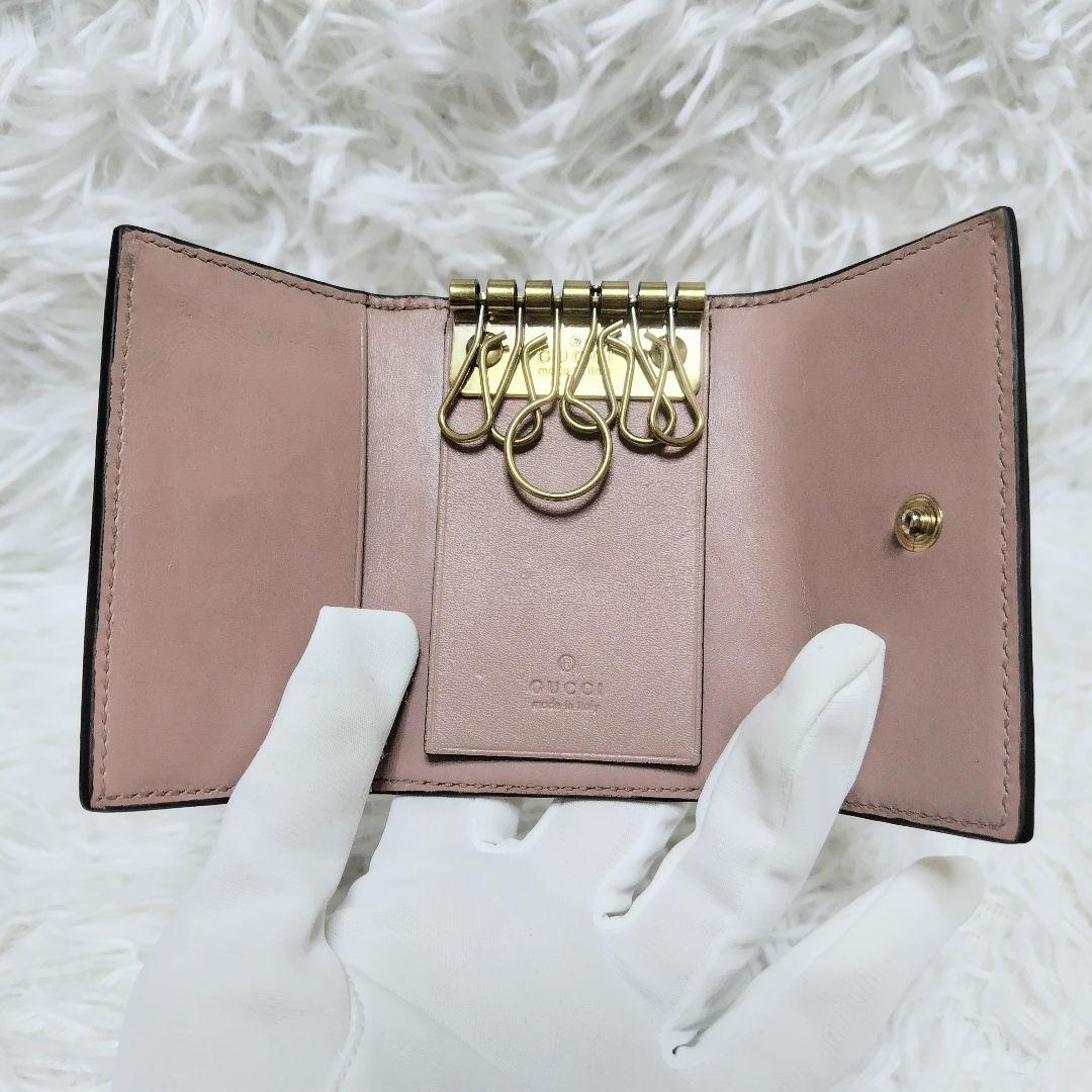 美品✨グッチ♡6連キーケース　シマレザー ボウイリボン　ゴールド金具くすみピンク