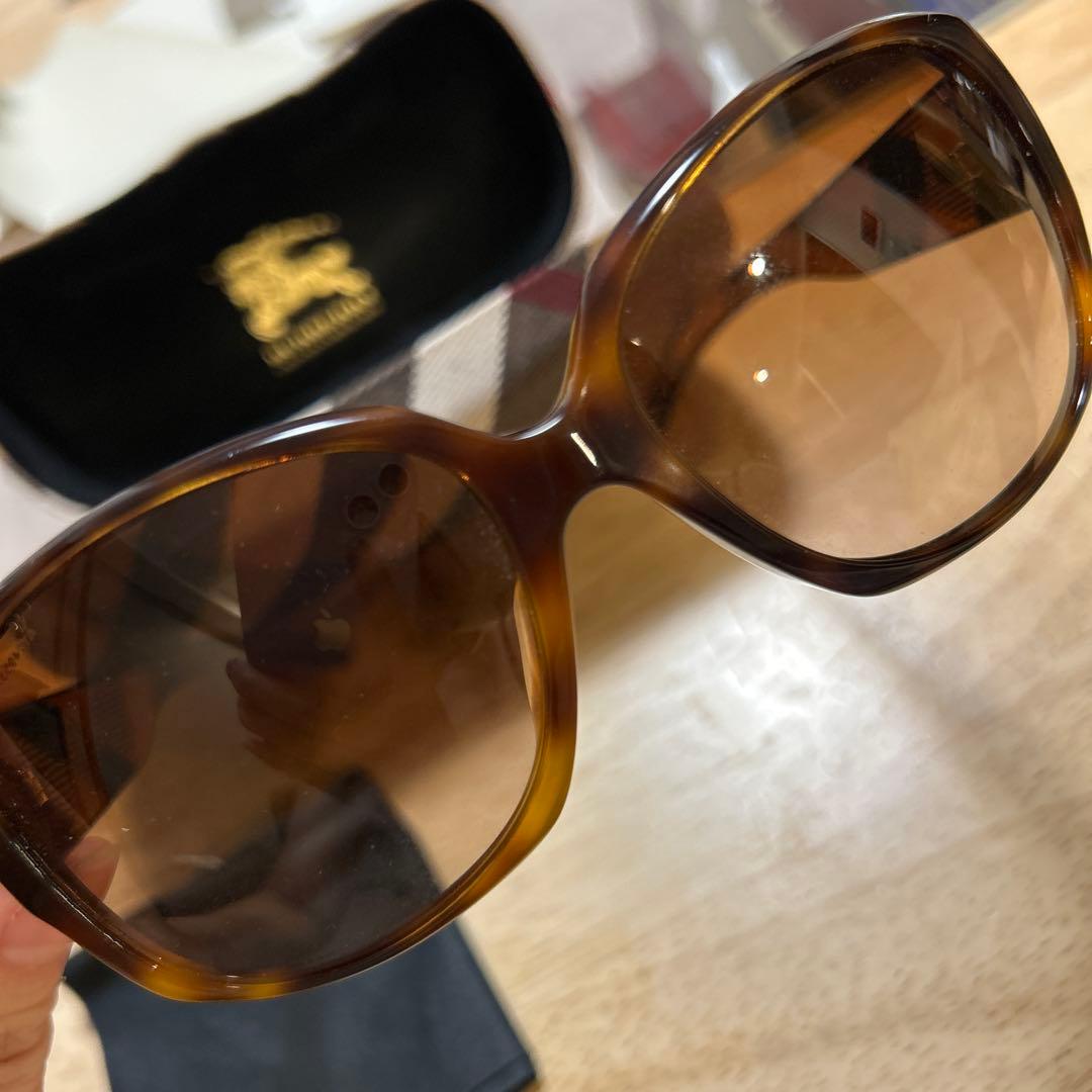 Burberry ブラウン サングラス ケース付き