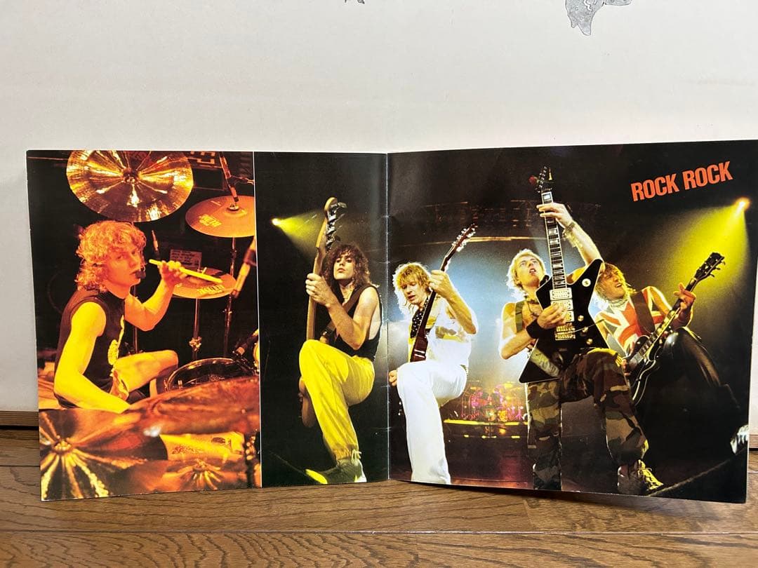 【極希少】デフ・レパード 1984年来日公演パンフ／炎のターゲット・ツアー