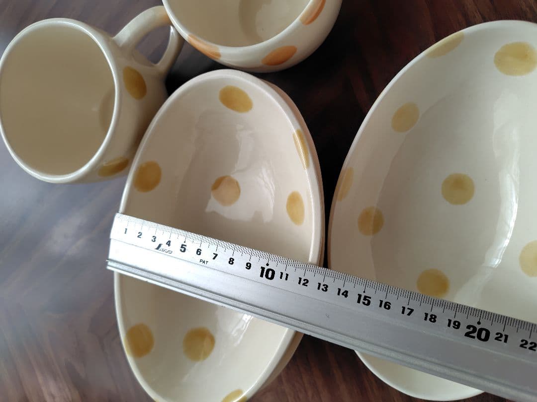 バーバラアイガンのカップ３個、（お皿三枚無し）ドット柄 陶器製食器（カピバラ様）