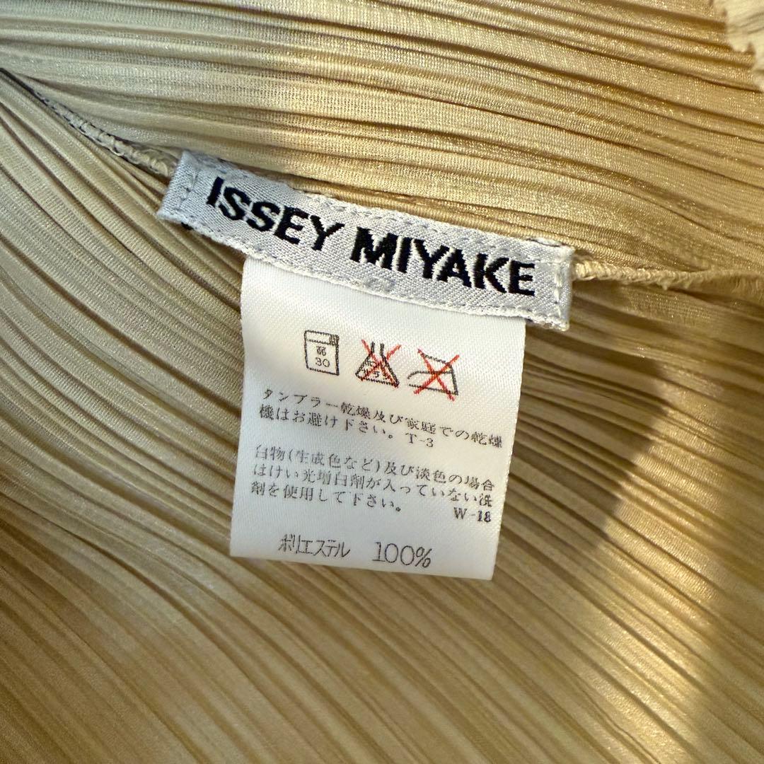 イッセイミヤケ　プリーツプリーズ　ハイネックトップス