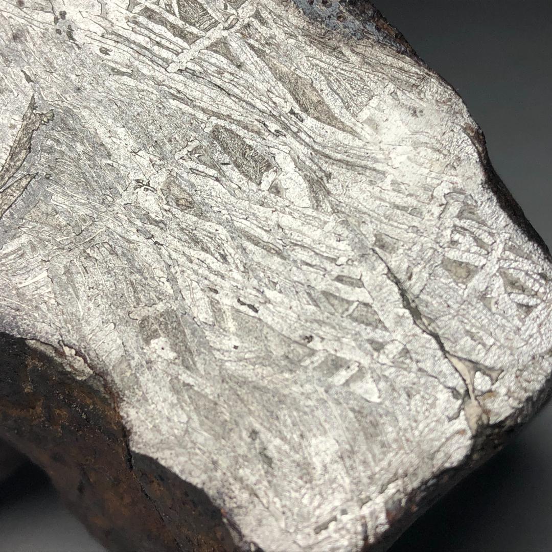 アルタイ隕石　大型隕石 鉄隕石　外皮付き隕石　ナチュラル　原石　重さ約833ｇ