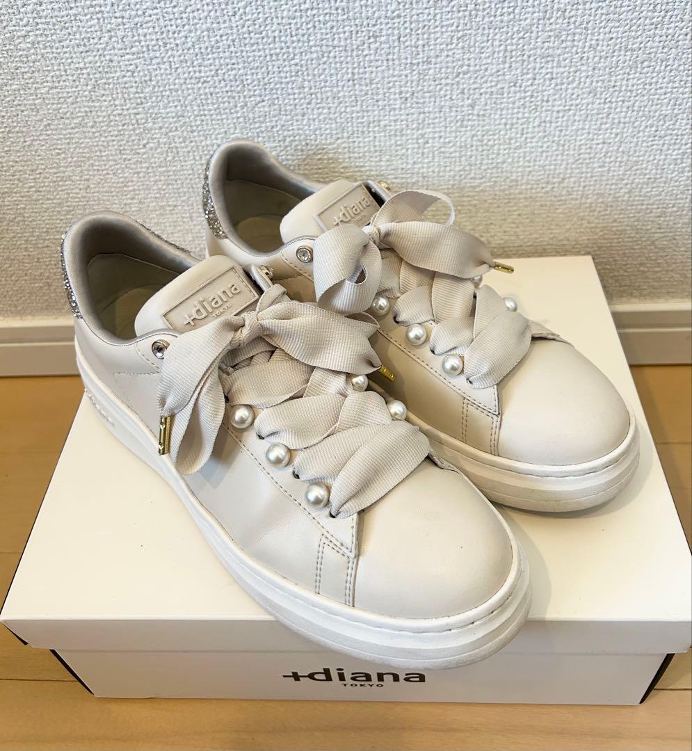 DIANA プラスダイアナ パールビジュー付きリボンスニーカー 23.5cm