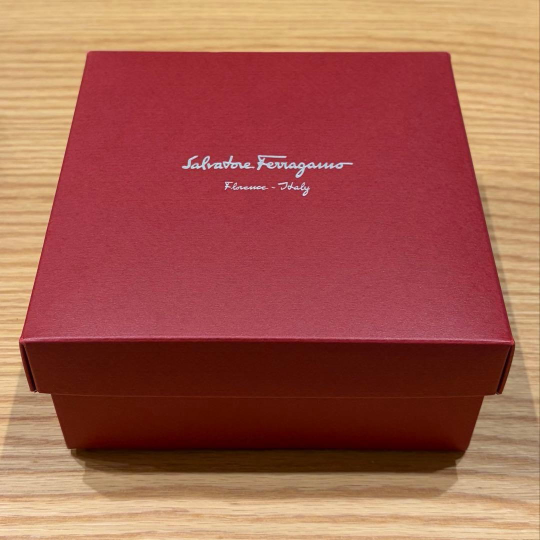 【Hi♡】Ferragamo カチューシャ　ブラック×シルバー