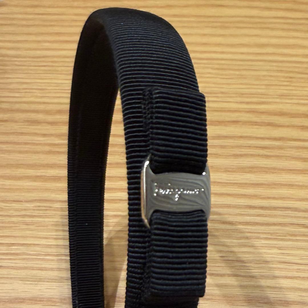 【Hi♡】Ferragamo カチューシャ　ブラック×シルバー