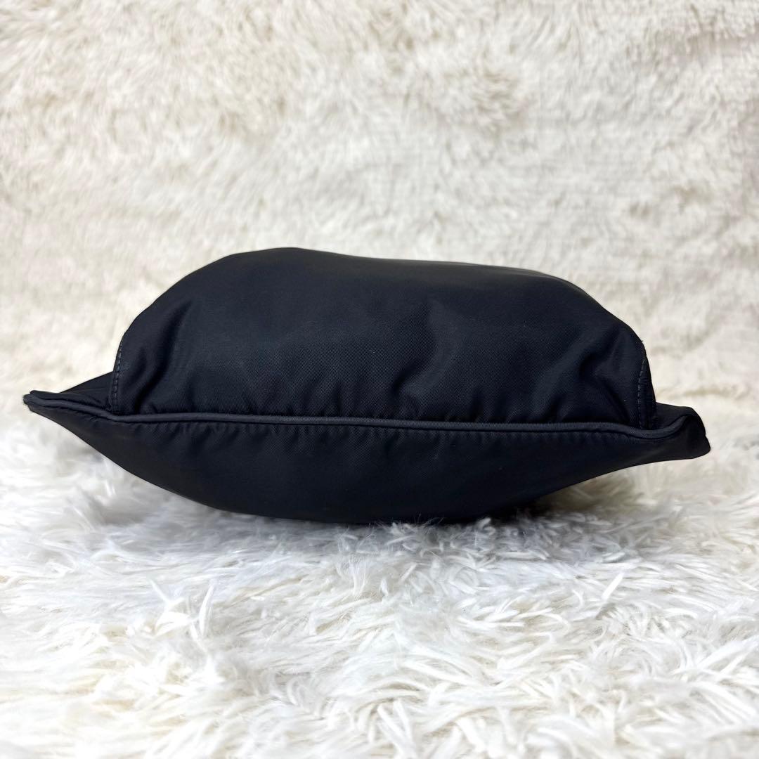 近年 PRADA プラダ ショルダーバッグ サコッシュ 三角ロゴ 黒 ナイロン