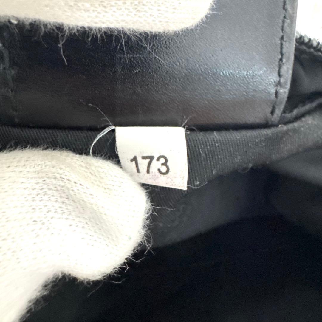 近年 PRADA プラダ ショルダーバッグ サコッシュ 三角ロゴ 黒 ナイロン