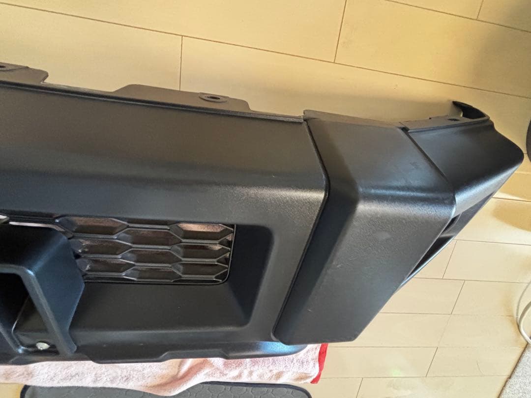 スズキ　ジムニー純正フロントバンパー ブラック JB64