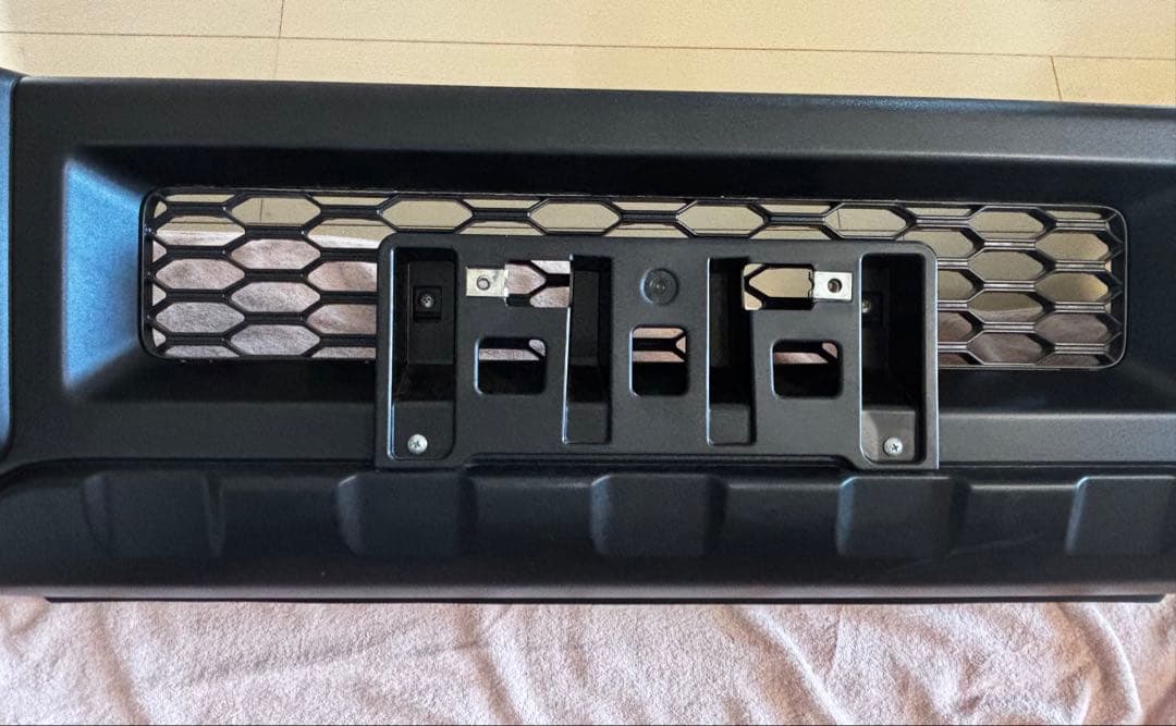 スズキ　ジムニー純正フロントバンパー ブラック JB64