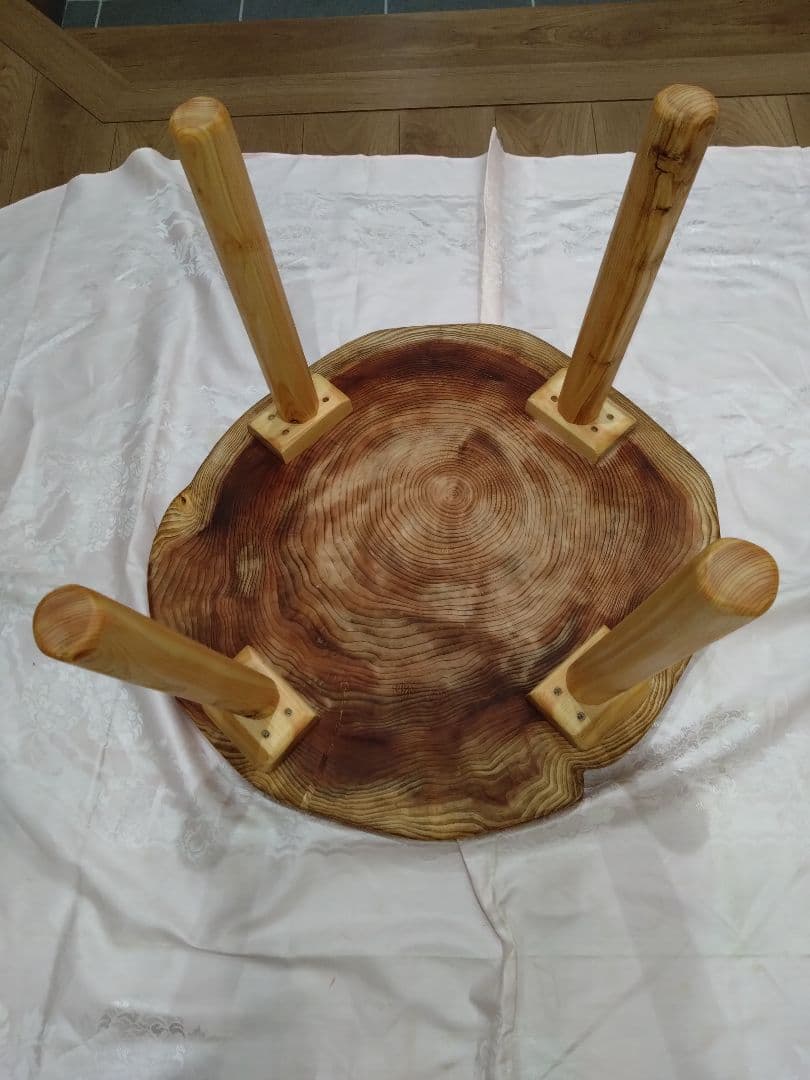 杉の輪切り円形ローテーブル㉔　桜❕桜様樹齢約70年杉の年輪が綺麗