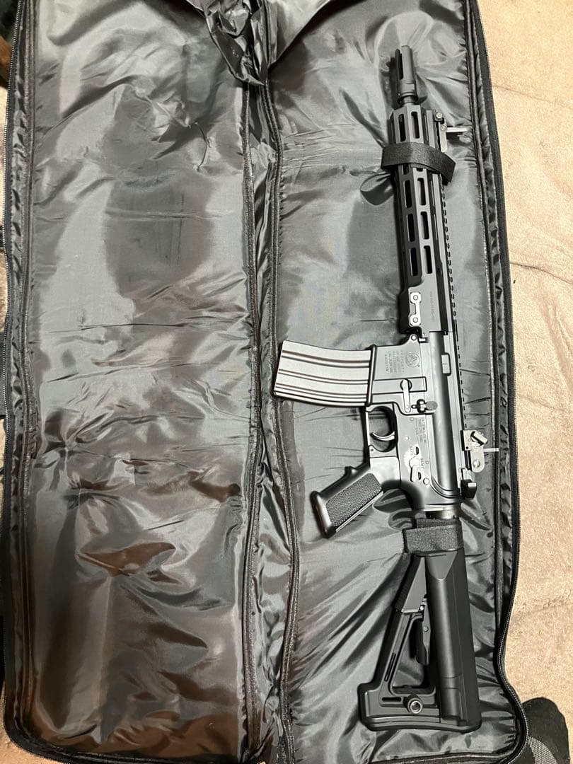 次世代電動ガン ブラック マガジン3本付き