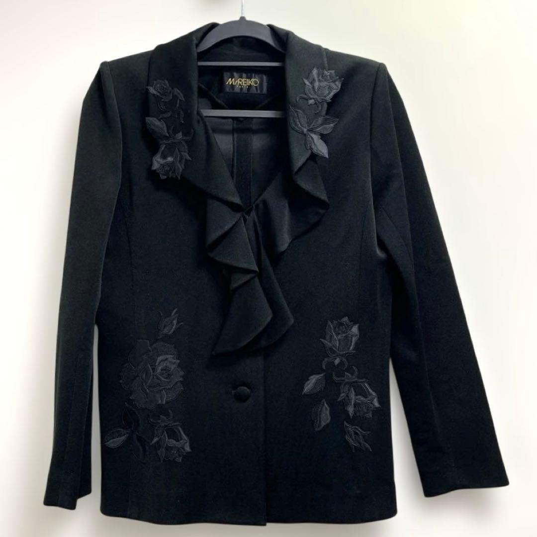 《Ms.REIKO》レディースジャケット　ブラック　襟フリル風　9号