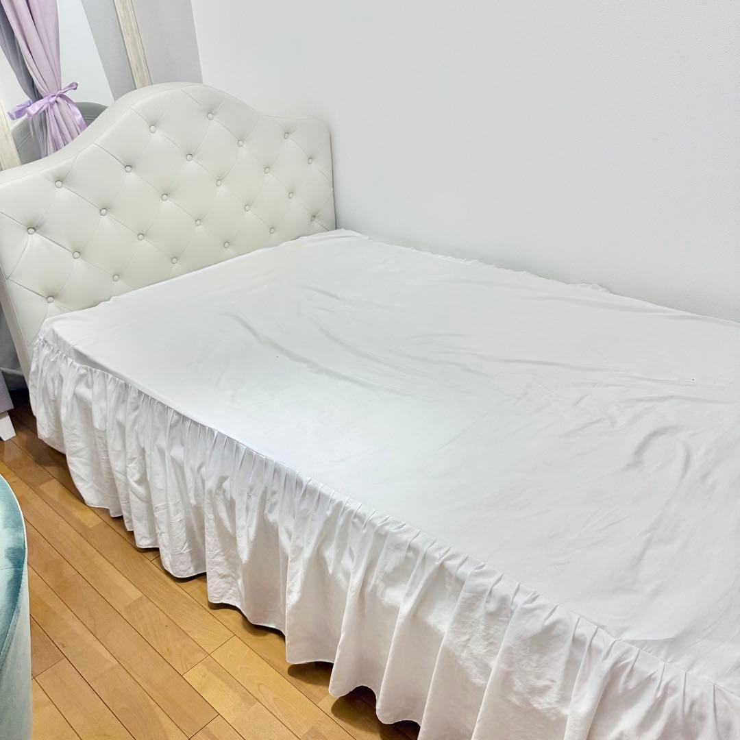 姫系レザー調　セミダブルベッドフレーム　ホワイト