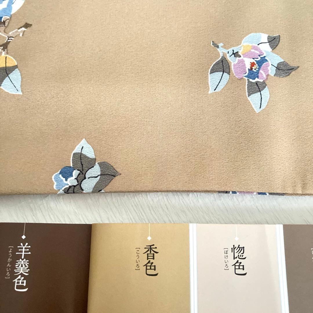 【美品✨】東レシルック　さんび　洗える着物　小紋　香色　椿柄　花文　袷　O5