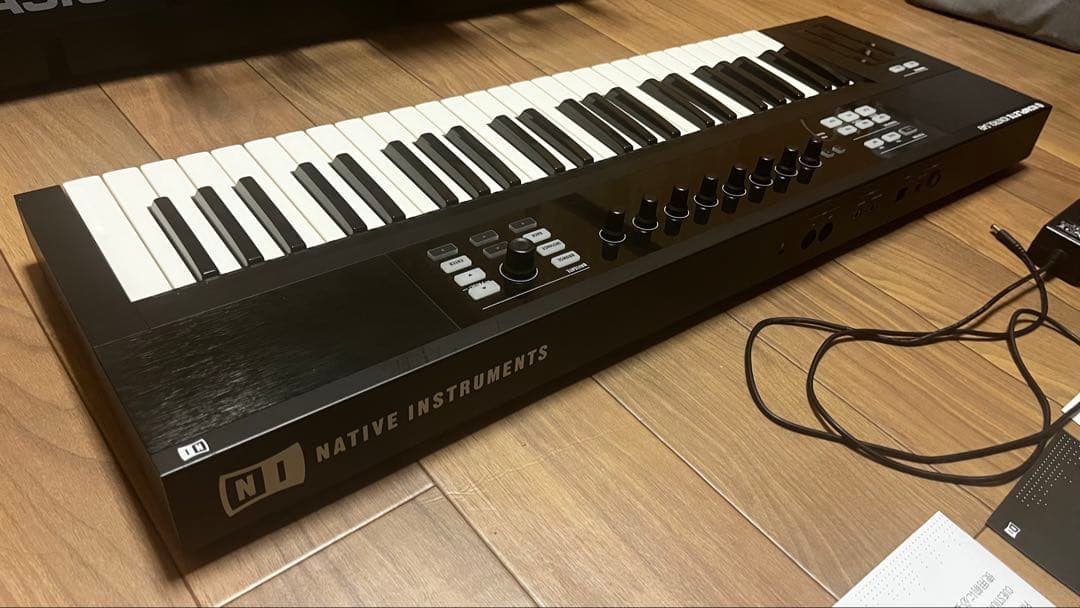 KOMPLETE KONTROL S49 MIDIキーボード