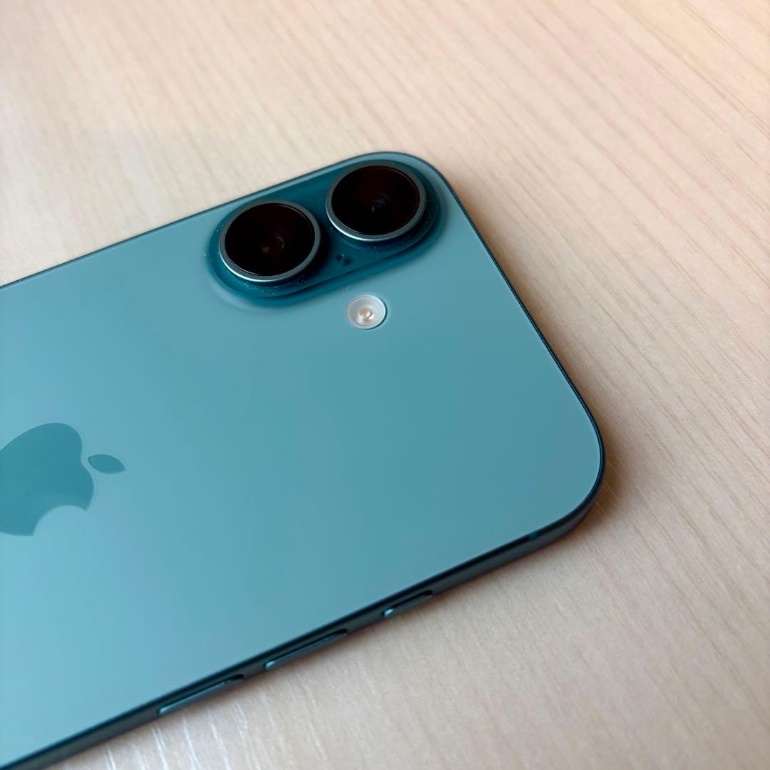 【美品】iPhone16 128GB SIMフリー フィルム付