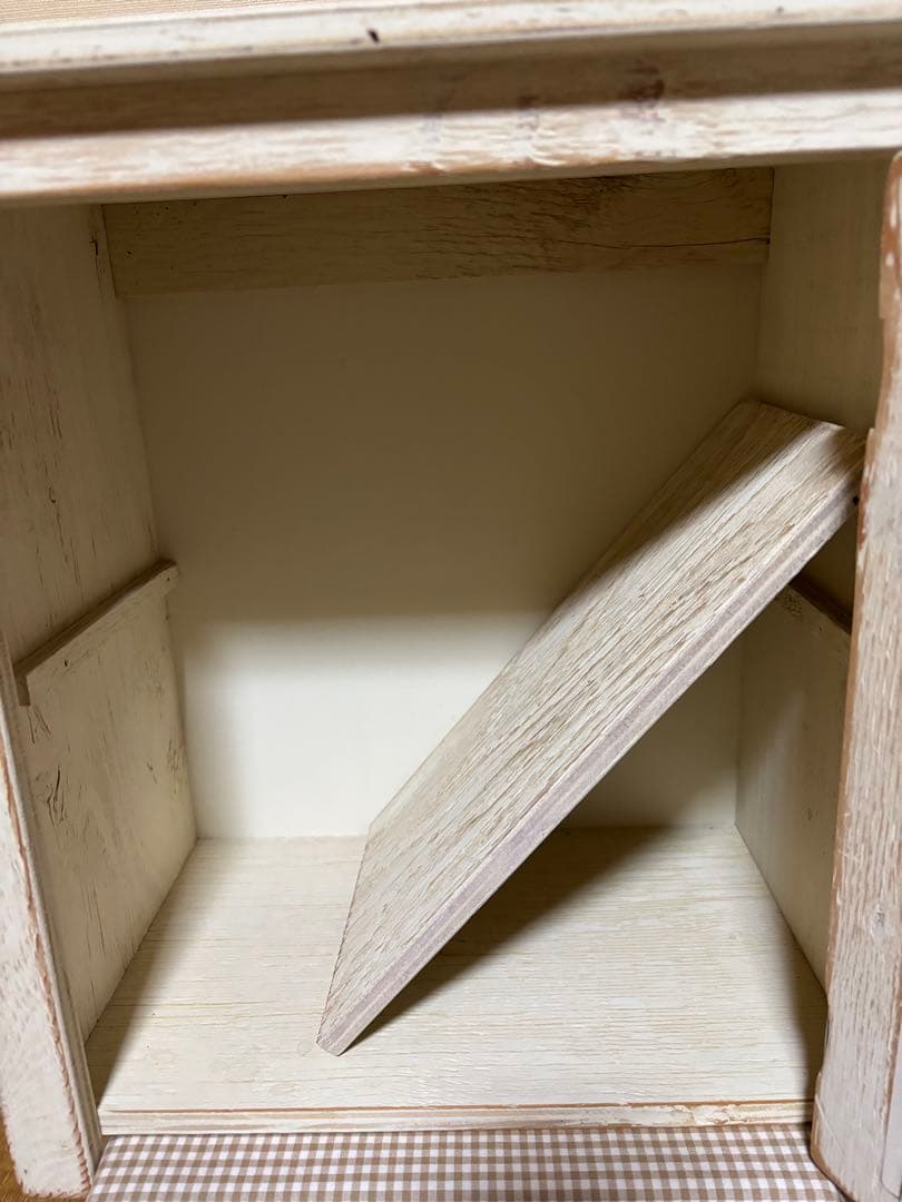 アンファン　シャビーホワイトなミニキャビネット