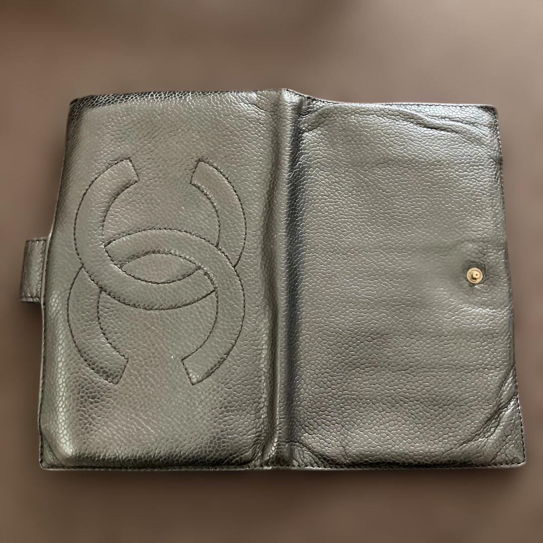 CHANELキャビアスキン財布