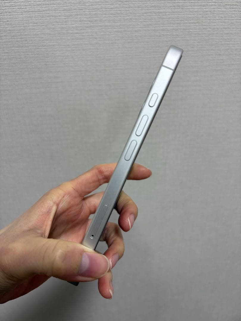 【美品】Apple iPhone16 ホワイト 本体 128GB