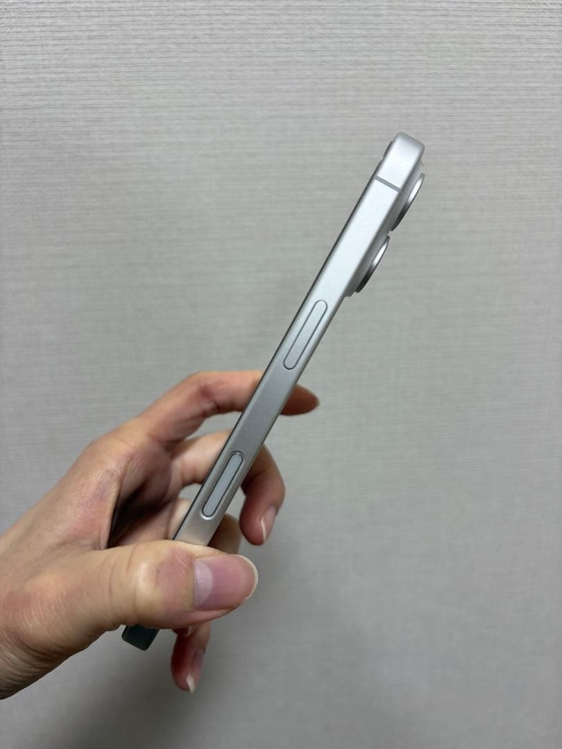 【美品】Apple iPhone16 ホワイト 本体 128GB