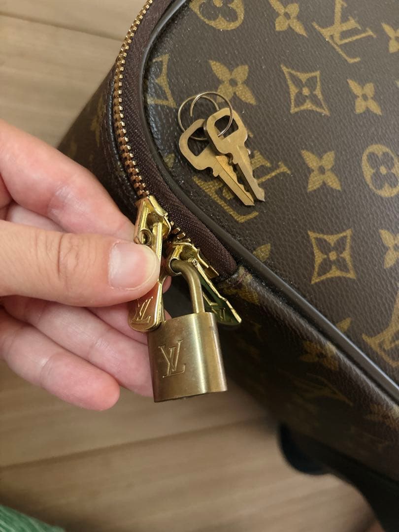 【ちゃんはる】Louis Vuitton 2輪キャリーケース