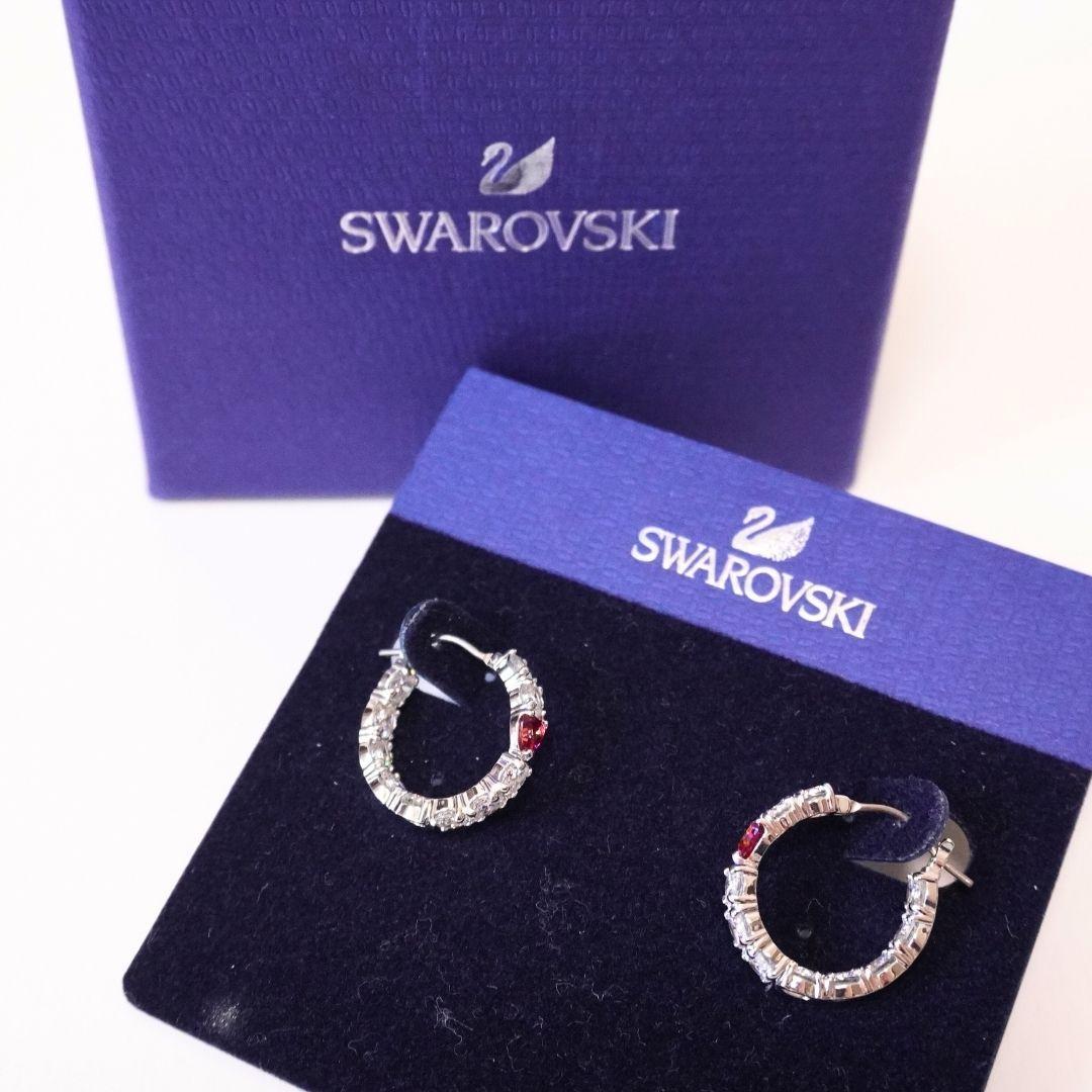 スワロフスキー LOVE ピアス