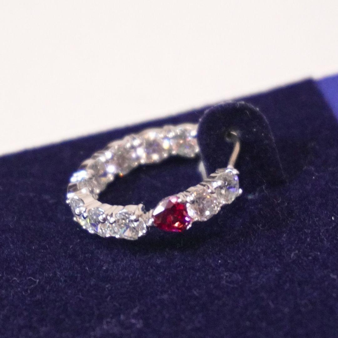 スワロフスキー LOVE ピアス