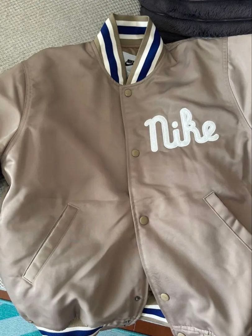 Nike THERMA-FIT スタジャン XS ベージュ