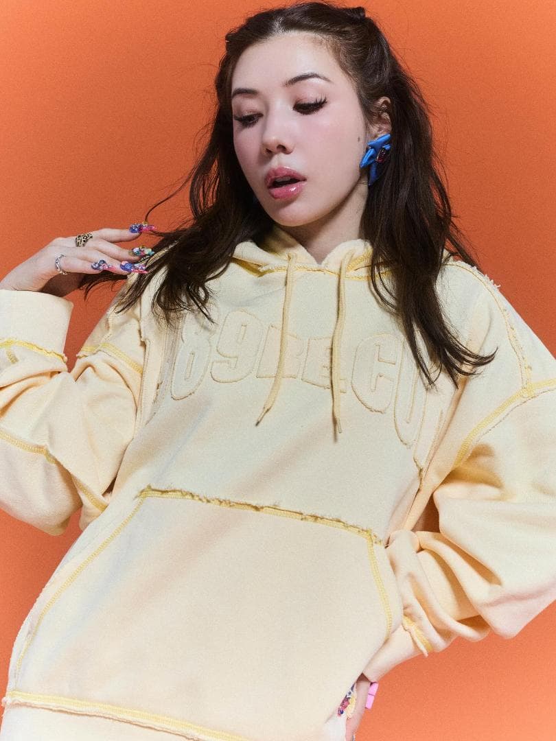 即完売品 新品 仲里依紗 Re. アールイードット 生地ロゴフーディー イエロー