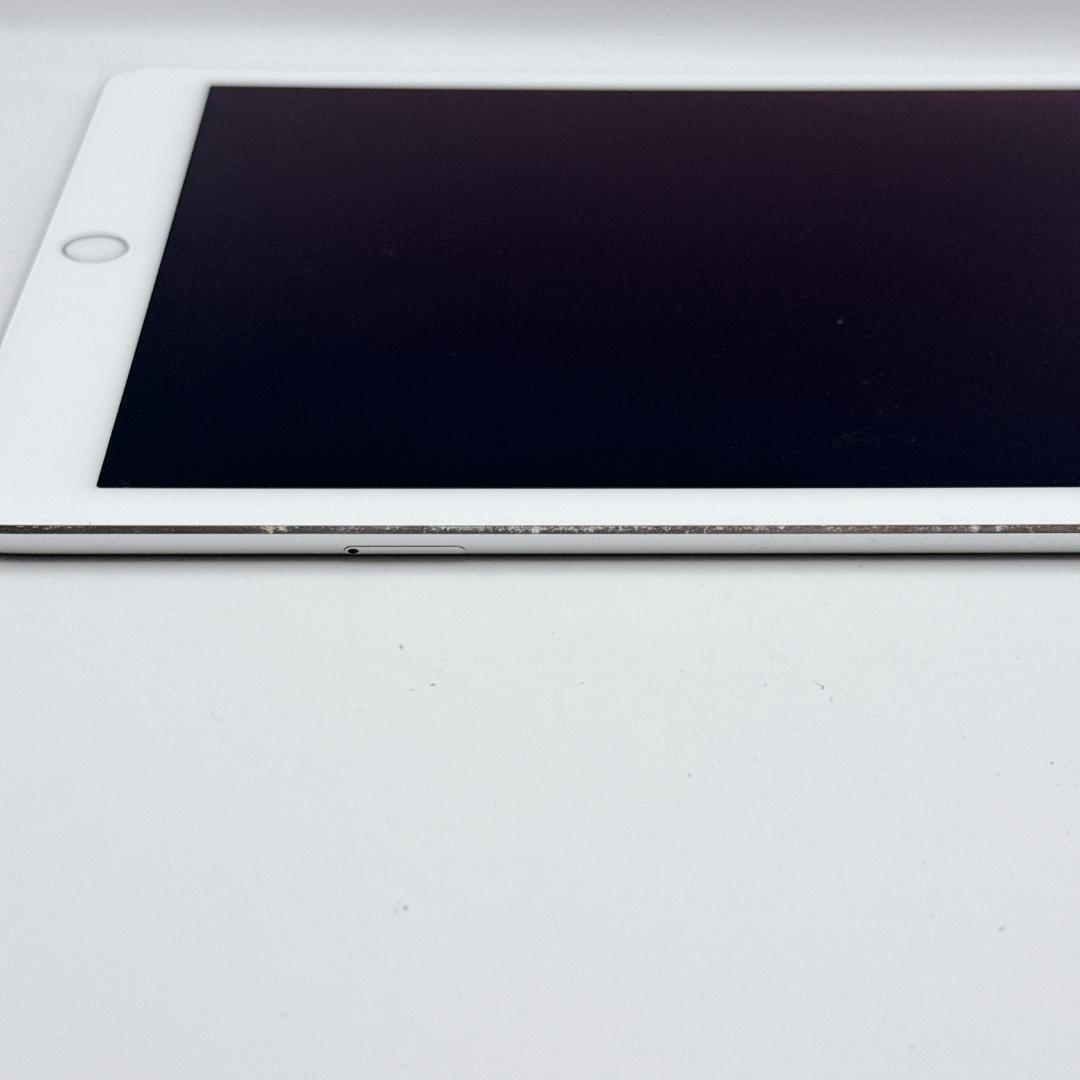 【美品】iPad Air 2 64GB Wi-Fiモデル MGHY2J/A