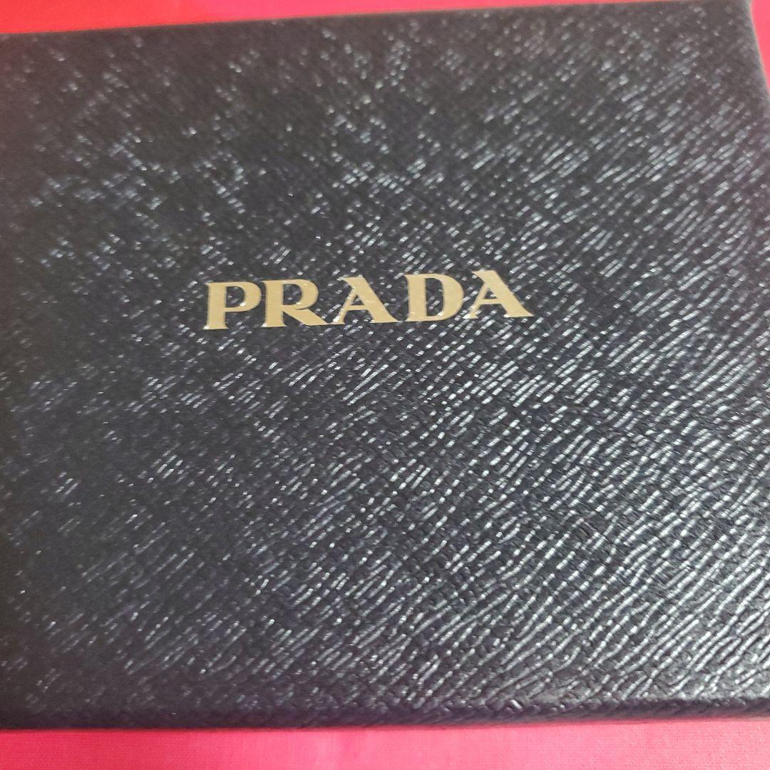 PRADA　二つ折り財布　サフィアーノレザー黒バイカラー