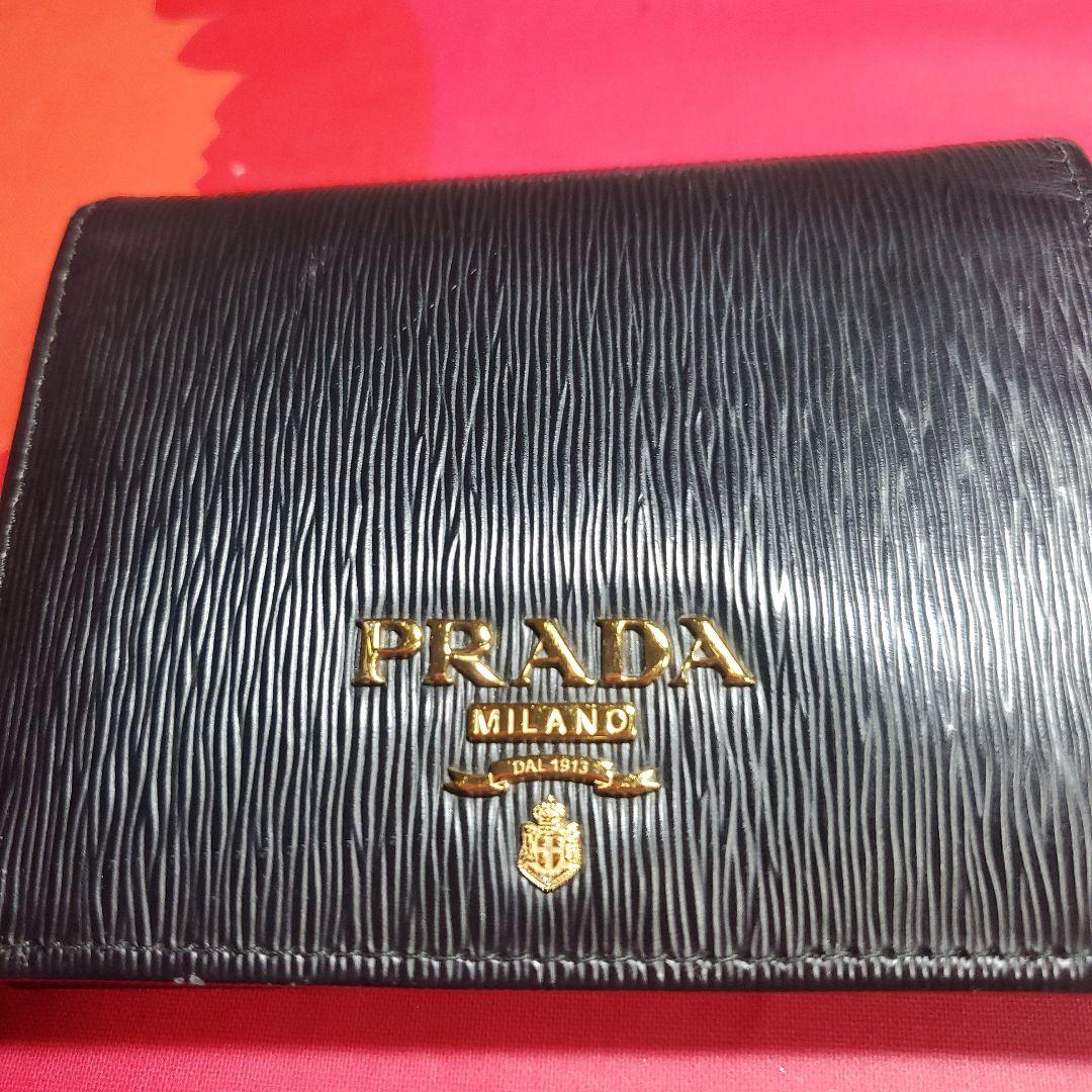 PRADA　二つ折り財布　サフィアーノレザー黒バイカラー