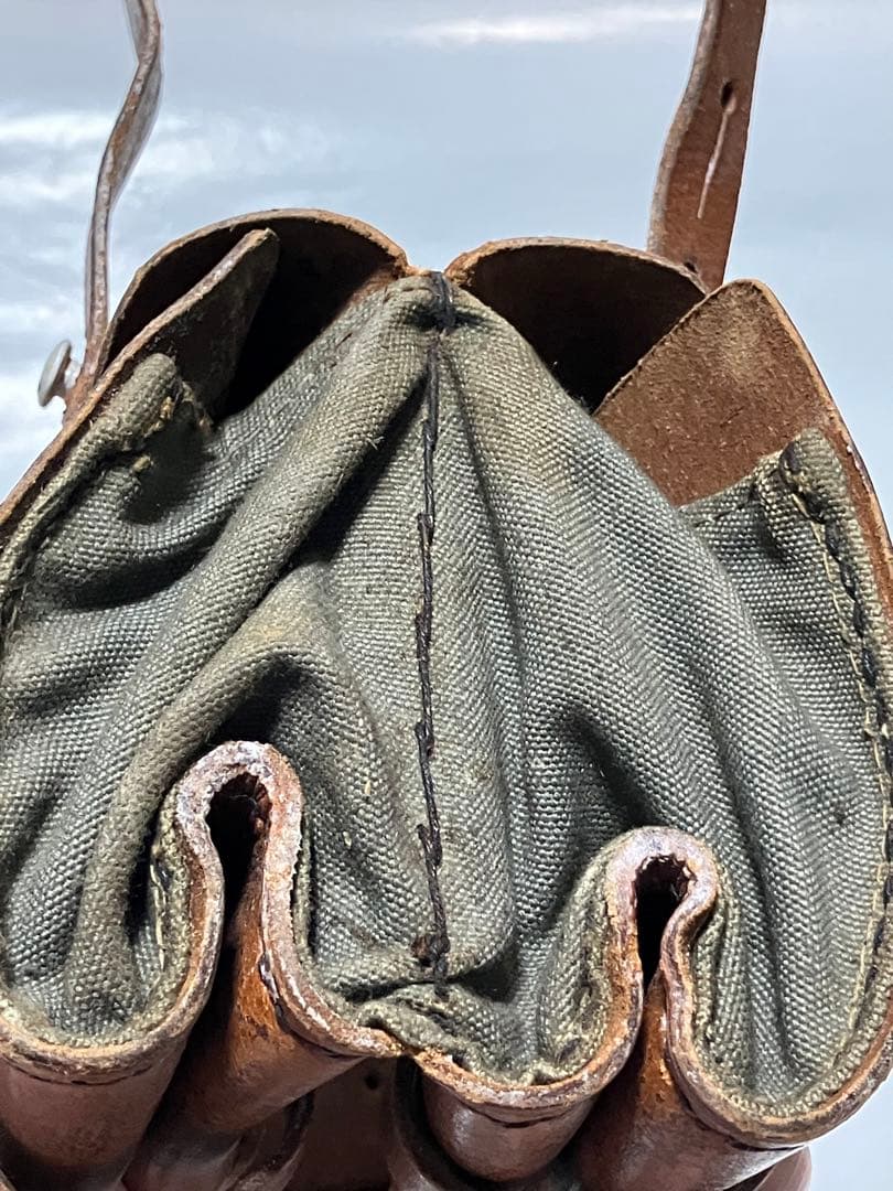 スウェーデン軍　5連　レザー　バンダリア　カオスポーチ　実物　官給品　50's