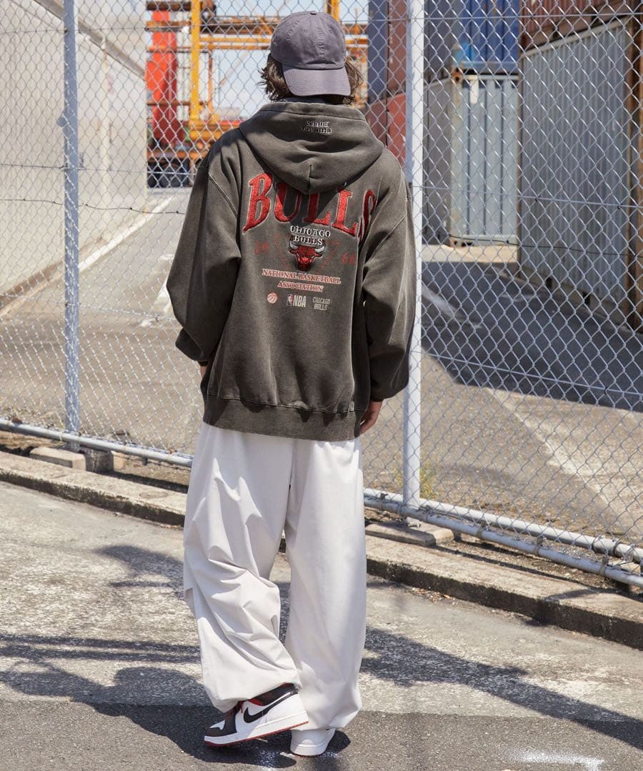 ★NBA シカゴブルズ 別注 刺繍 CHICAGO BULLS L パーカー