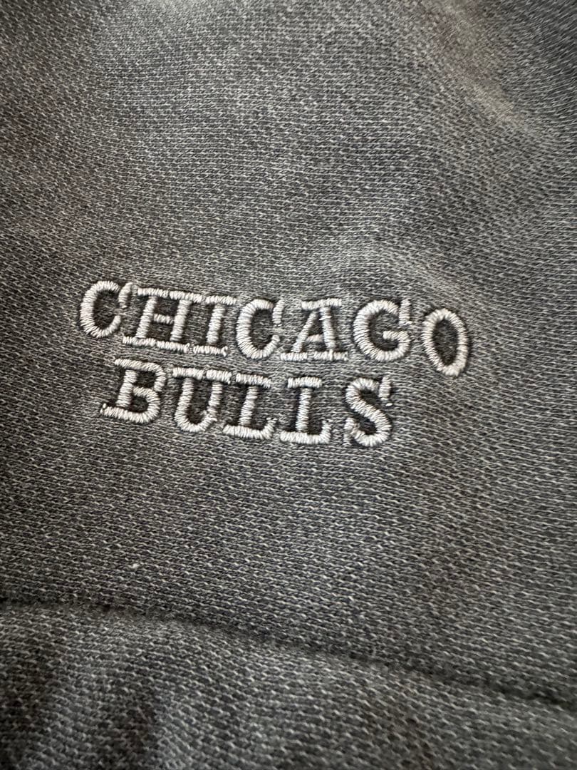 ★NBA シカゴブルズ 別注 刺繍 CHICAGO BULLS L パーカー
