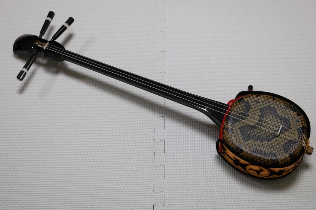 三線 沖縄三線初心者にもやさしいお得なセット、ＤＶＤ、教本、チューナー他付属品付