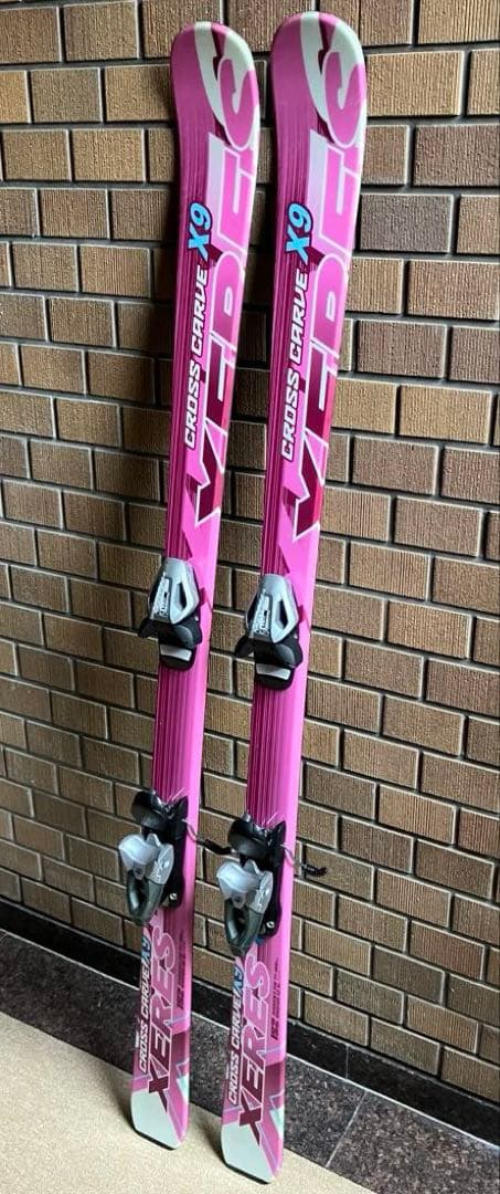 スキー板とストック、袋セット　150cm