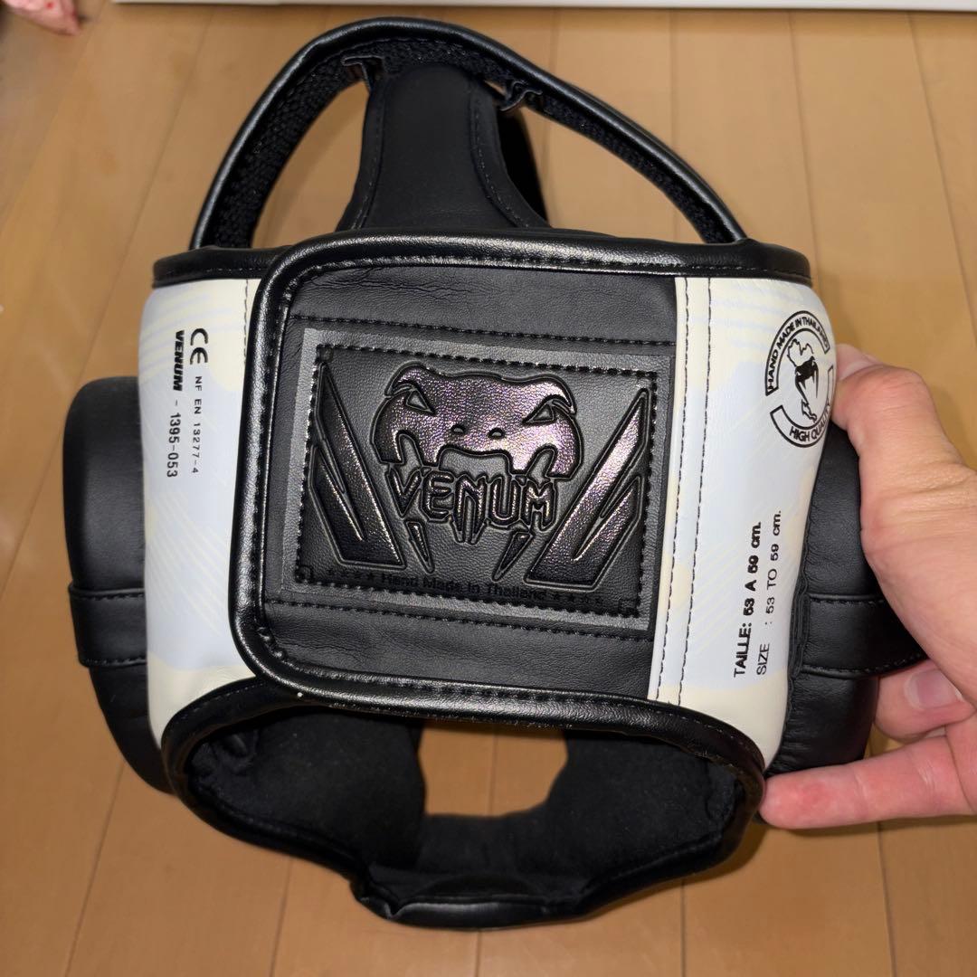 Venum ボクシング ヘッドギア ワンサイズ　ホワイト/ブラック【新品未使用】
