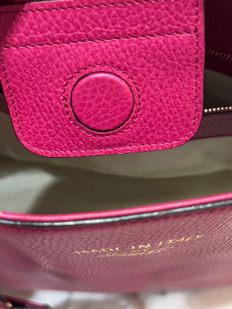 Gucciレザーピンク トートバッグA4入ります保存袋付き